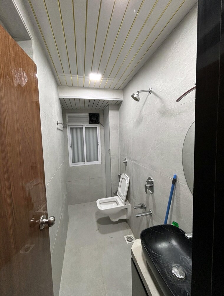 Bathroom, shrusti-saroj-sadan-chs 3 Bedroom 1250 Sq.Ft. Apartment In Naupada Thane 9520713