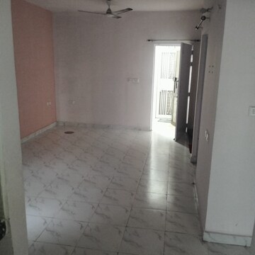 Room in 2 BHK Apartment at Sushant Golf City – for Rent