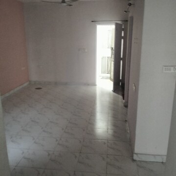 Room in 2 BHK Apartment at Sushant Golf City – for Rent