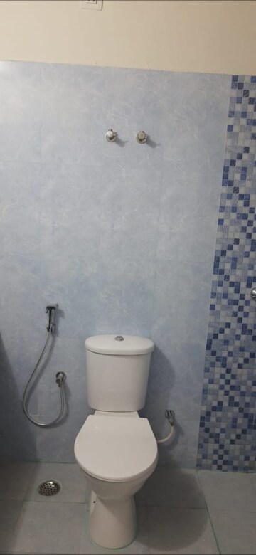 Bathroom in 3 BHK Apartment at Ansal Sushant Jeevan Enclave, Sushant Golf City – for Rent