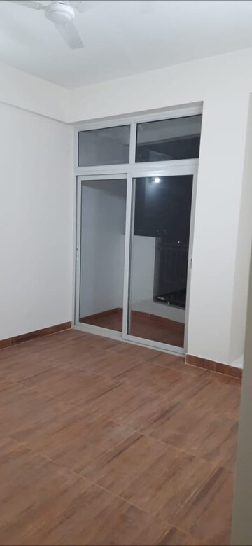 Room in 3 BHK Apartment at Ansal Sushant Jeevan Enclave, Sushant Golf City – for Rent