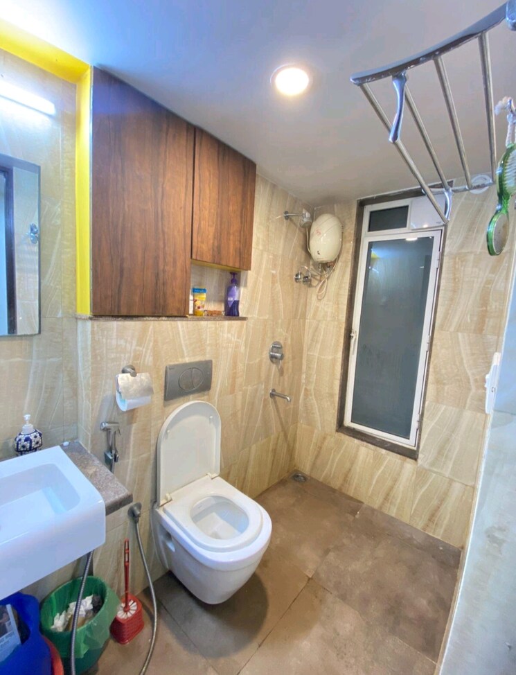 Bathroom, lodha-amara 2 Bedroom 950 Sq.Ft. Apartment In Kolshet Road Thane 9520736