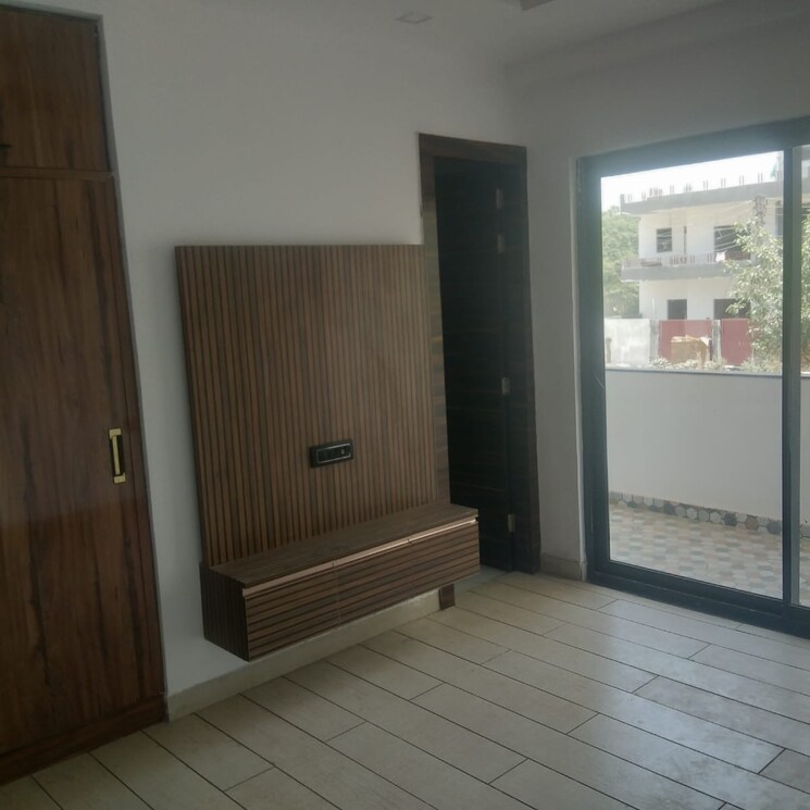 Room, sector 9 1 Bedroom 1500 Sq.Ft. Builder Floor In Sector 9 Gurgaon 9520782