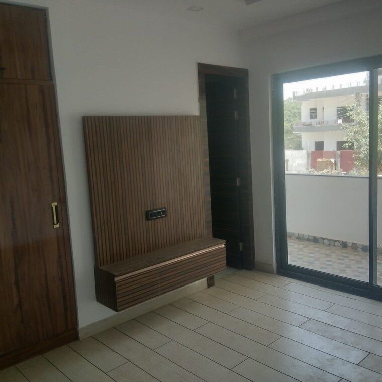 Room, sector 9 1 Bedroom 1500 Sq.Ft. Builder Floor In Sector 9 Gurgaon 9520782