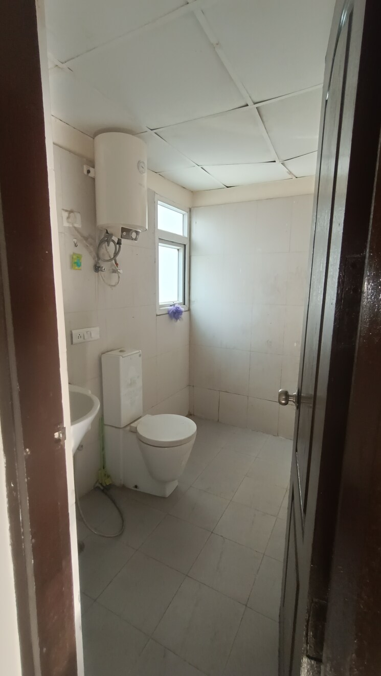 Bathroom, aditya-celebrity-homes 2 Bedroom 1220 Sq.Ft. Apartment In Sector 76 Noida 9520797