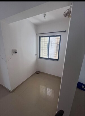 Room in 2 BHK Apartment at Kalpataru Serenity, Manjari – for Rent