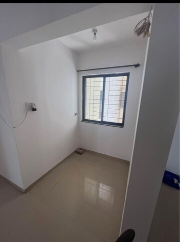 Room in 2 BHK Apartment at Kalpataru Serenity, Manjari – for Rent
