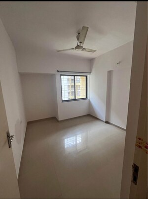 Room in 2 BHK Apartment at Kalpataru Serenity, Manjari – for Rent