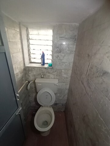Bathroom in 1 BHK Apartment at Azad Nagar – for Rent