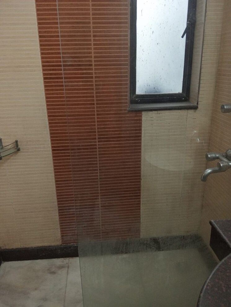 Bathroom, sarvapriya vihar 3 Bedroom 1700 Sq.Ft. Builder Floor In Sarvapriya Vihar Delhi 9520849