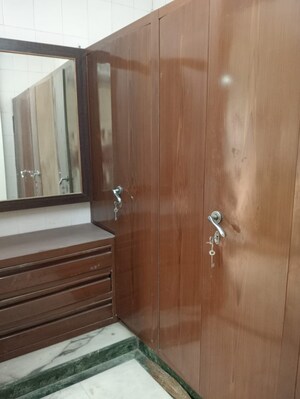 Bedroom in 3 BHK Builder Floor at Sarvapriya Vihar – for Rent