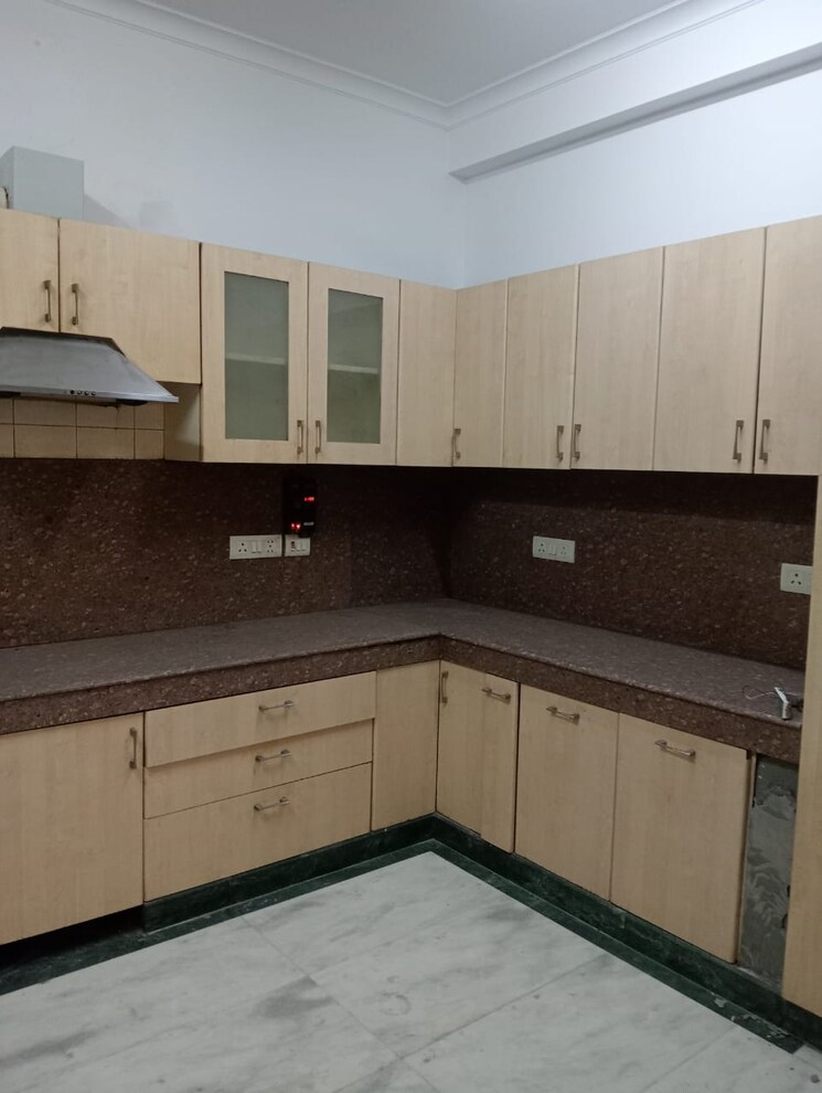 Kitchen, sarvapriya vihar 3 Bedroom 1700 Sq.Ft. Builder Floor In Sarvapriya Vihar Delhi 9520849