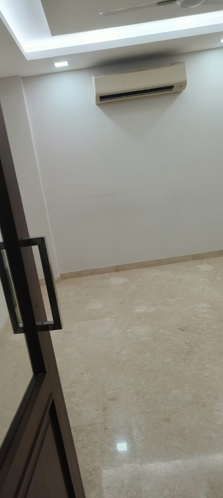 Room, defence colony 3 Bedroom 2500 Sq.Ft. Builder Floor In Defence Colony Delhi 9520866