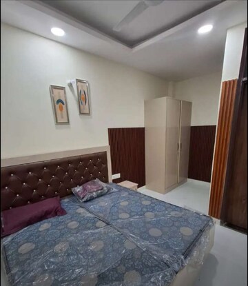 Bedroom in 2 BHK Apartment at Hazratganj – for Rent