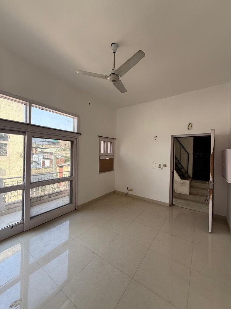 Room, greater kailash ii 1 Bedroom 1000 Sq.Ft. Builder Floor In Greater Kailash ii Delhi 9520872