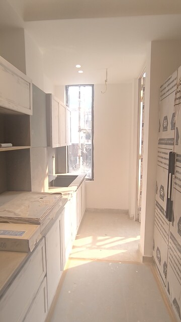 Bathroom in 3 BHK Builder Floor at DLF Super Mart 2, Sector 43 – for Sale