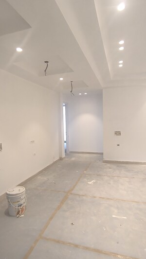 Room in 3 BHK Builder Floor at DLF Super Mart 2, Sector 43 – for Sale