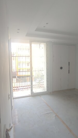 Room in 3 BHK Builder Floor at DLF Super Mart 2, Sector 43 – for Sale