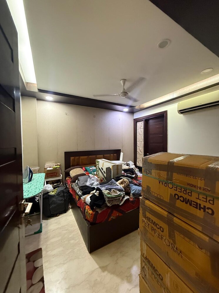 Bedroom, chittaranjan park 3 Bedroom 1350 Sq.Ft. Builder Floor In Chittaranjan Park Delhi 9520881