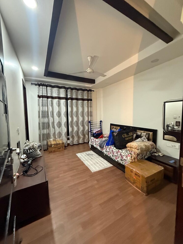Bedroom, chittaranjan park 3 Bedroom 1350 Sq.Ft. Builder Floor In Chittaranjan Park Delhi 9520881
