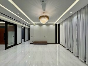 Room in 6 BHK Villa at Civil Lines – for Sale