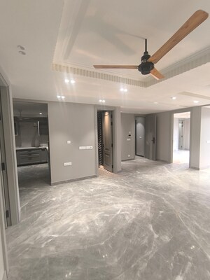 Room in 3 BHK Builder Floor at Craft Destination 43, Sector 43 – for Sale