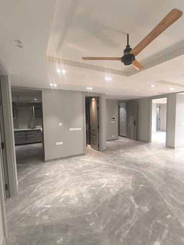 Room in 3 BHK Builder Floor at Craft Destination 43, Sector 43 – for Sale