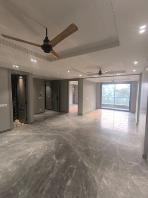 Room in 3 BHK Builder Floor at Craft Destination 43, Sector 43 – for Sale