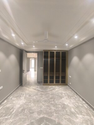 Room in 3 BHK Builder Floor at Craft Destination 43, Sector 43 – for Sale