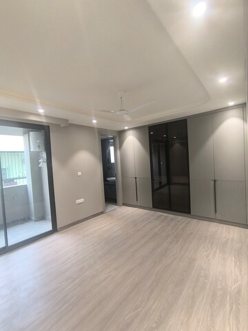 Room in 3 BHK Builder Floor at Craft Destination 43, Sector 43 – for Sale