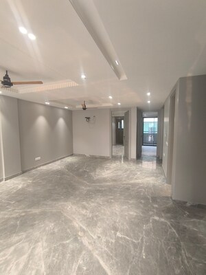 Room in 3 BHK Builder Floor at Craft Destination 43, Sector 43 – for Sale