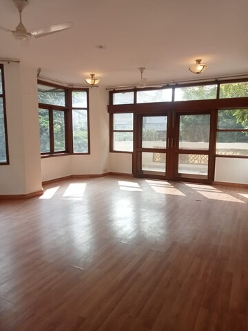 Room in 4 BHK Builder Floor at Greater Kailash ii – for Rent