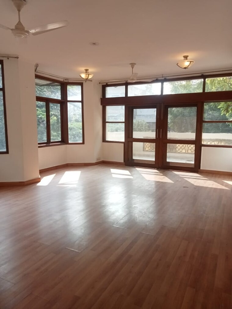 Room, greater kailash ii 4 Bedroom 2200 Sq.Ft. Builder Floor In Greater Kailash ii Delhi 9520892