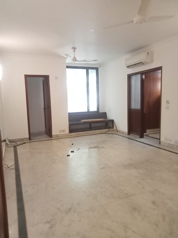 Room, greater kailash ii 4 Bedroom 2200 Sq.Ft. Builder Floor In Greater Kailash ii Delhi 9520892