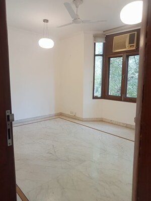 Room in 4 BHK Builder Floor at Greater Kailash ii – for Rent