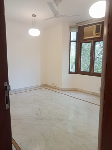 Room in 4 BHK Builder Floor at Greater Kailash ii – for Rent