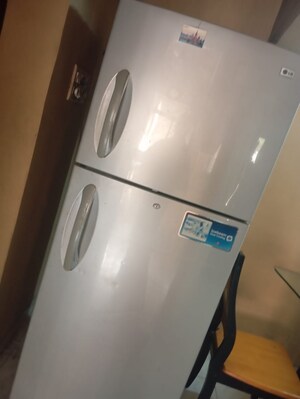 Furnished Amenities in 2 BHK Apartment at Eden Garden CHS, Viman Nagar – for Rent