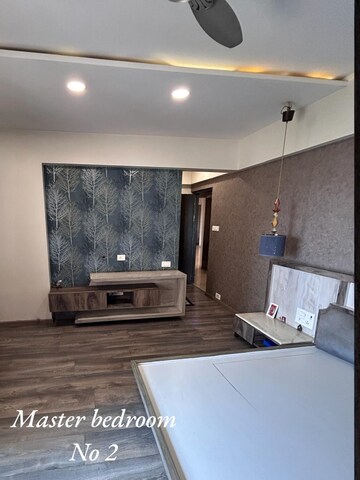 Room in 3 BHK Apartment at Hiranandani Meadows, Manpada – for Sale