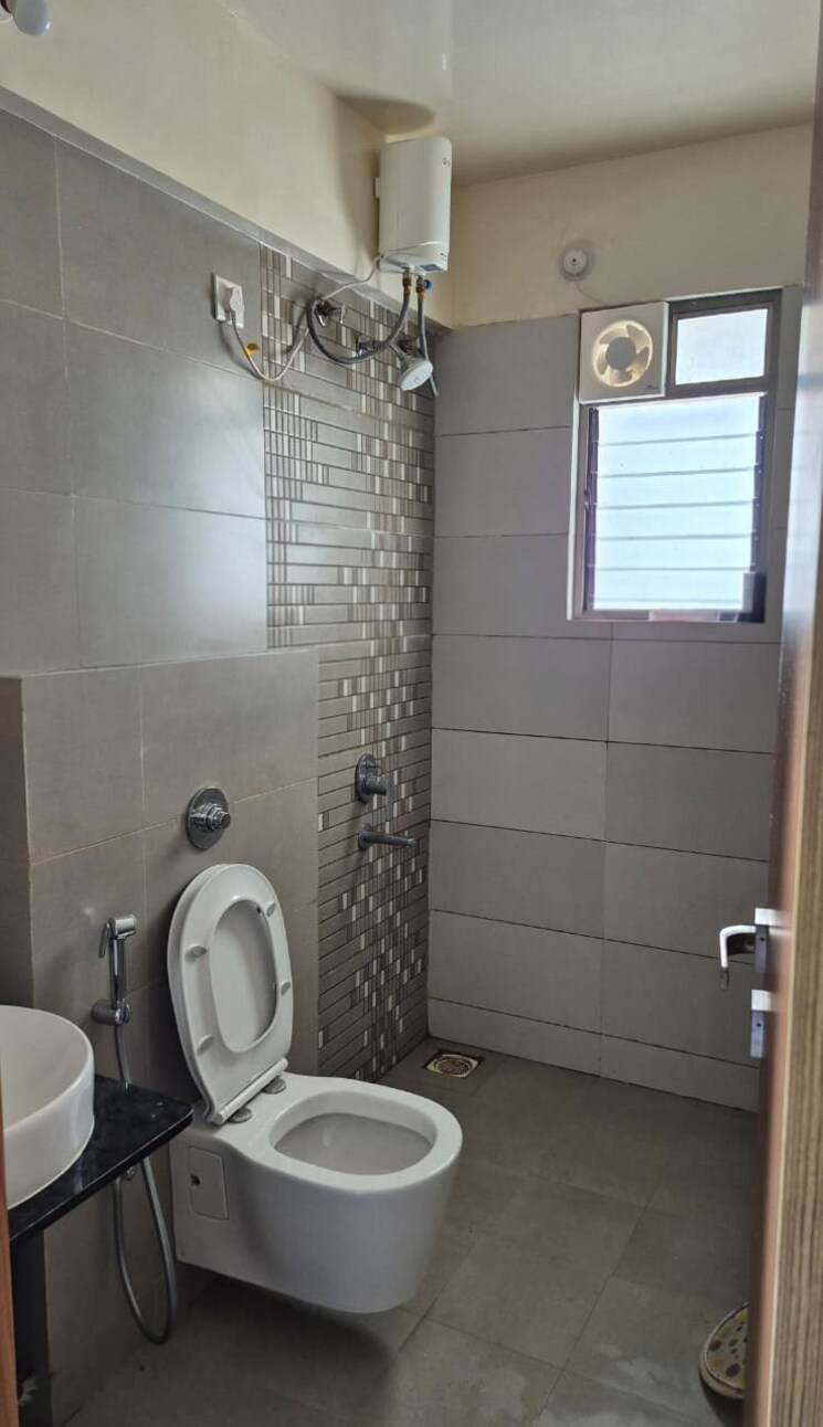 Bathroom, majestique-towers 2 Bedroom 825 Sq.Ft. Apartment In Kharadi Pune 9520917