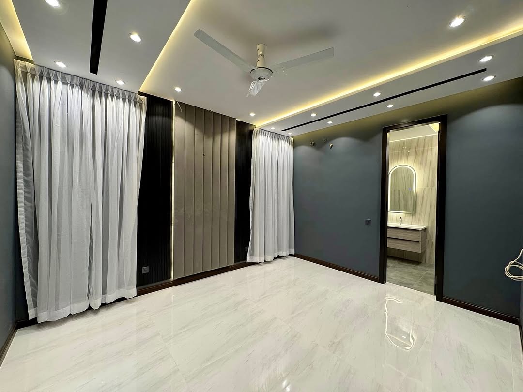 6+ BHK Villa For Sale in Meremahakalji