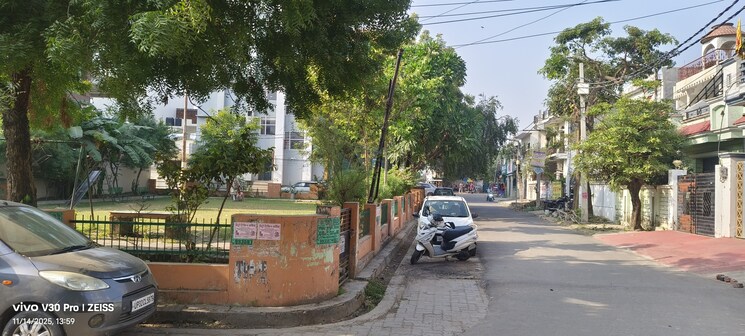 Parking, indira nagar 3.5 Bedroom 1800 Sq.Ft. Independent House In Indira Nagar Lucknow 9520934