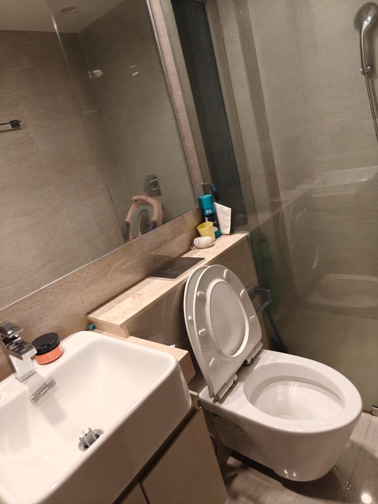 Bathroom, hiranandani-castle-rock 2 Bedroom 629 Sq.Ft. Apartment In Powai Mumbai 9520954