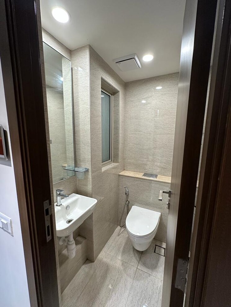 Bathroom, hiranandani-regent-hill 1 Bedroom 379 Sq.Ft. Apartment In Powai Mumbai 9520972