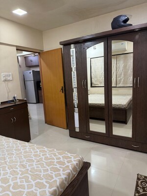 Room in 2 BHK Apartment at New Jay Palace, Yari Road – for Rent