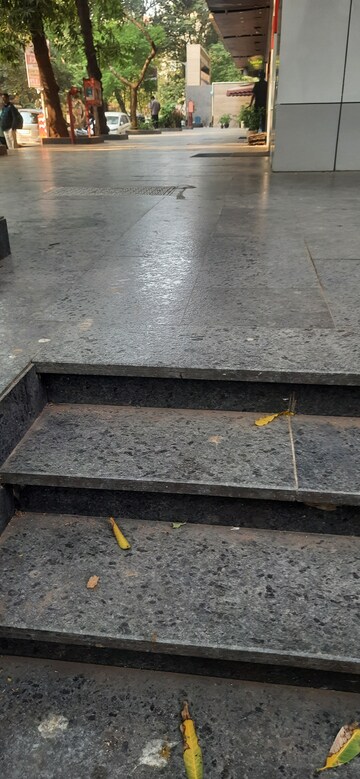  Showroom For Rent in Bandra West