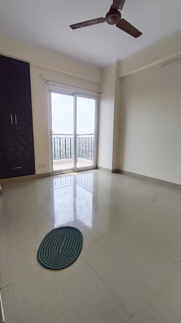 Room in 2 BHK Apartment at Saviour Park, Mohan Nagar – for Rent