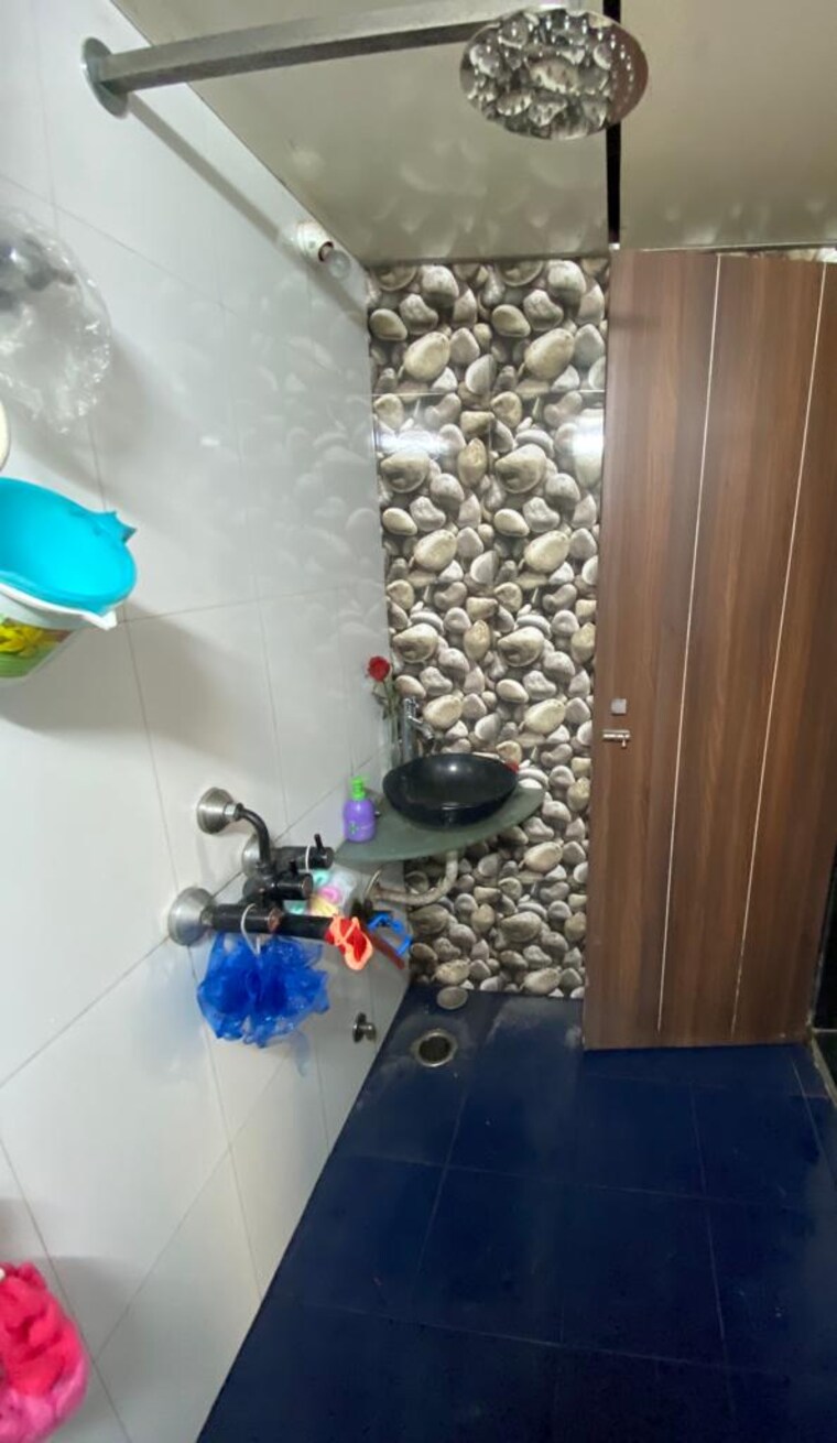 Bathroom, hdil-dheeraj-kiran 2 Bedroom 700 Sq.Ft. Apartment In Malad West Mumbai 9521029