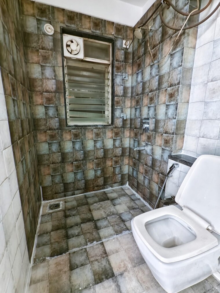 Attached Bathroom, sinhagad road 2 Bedroom 1400 Sq.Ft. Apartment In Sinhagad Road Pune 9521027