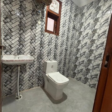 Bathroom in 1 BHK Builder Floor at Saket – for Rent