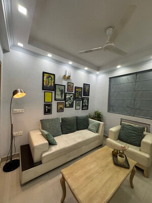 Living Room in 3 BHK Builder Floor at Dlf Phase ii – for Sale